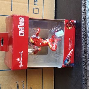 Hallmark Marvel Civil War Captain America Christmas Tree Ornament